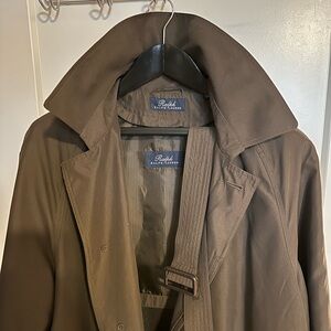 Ralph Lauren trench coat 

44R
